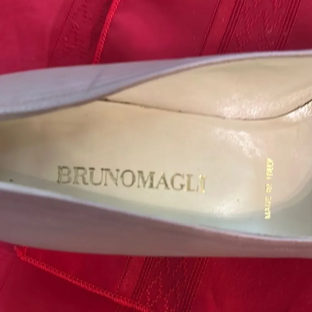 Bruno Magli Made in Italy Tan Mini Heel with Decorative Bow Size 38.5